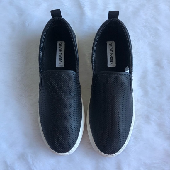 Steve Madden Daxon Sneaker - Picture 3 of 9